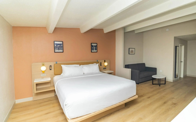 Ramada by Wyndham Davenport Orlando South