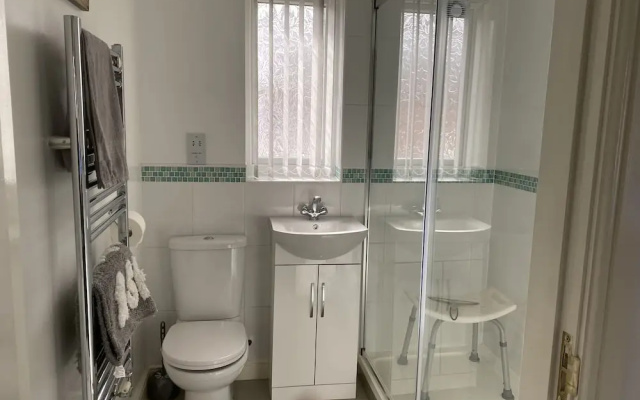 Cottage - Sleeps 4 - Pets Ok - Parking - Garden