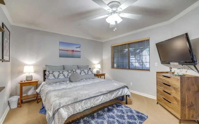Walk to Park: Scottsdale Condo w/ Community Pool!