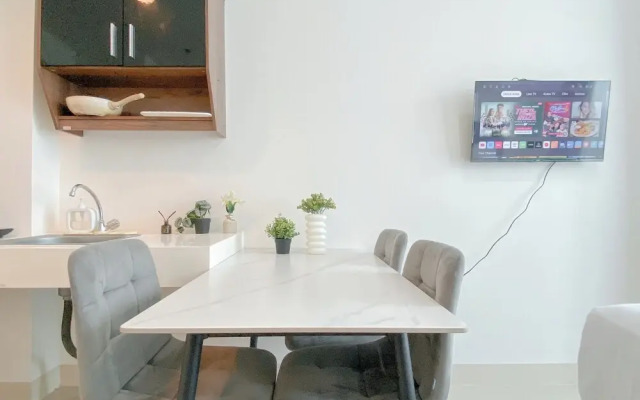 Spacious And Modern Studio Apartment Tree Park City Bsd