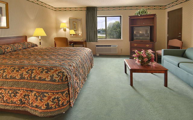 Baymont Inn & Suites - Battle Creek