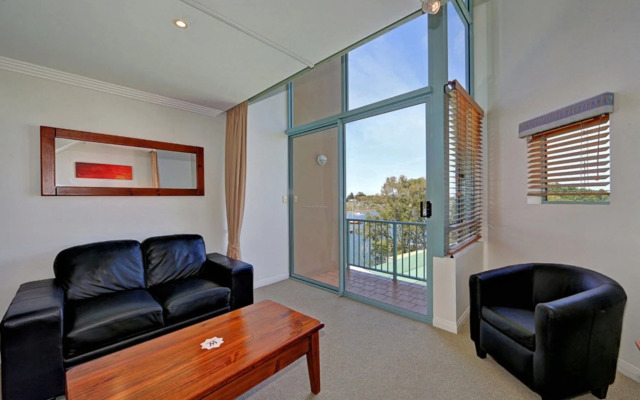 Burnett Riverside Hotel