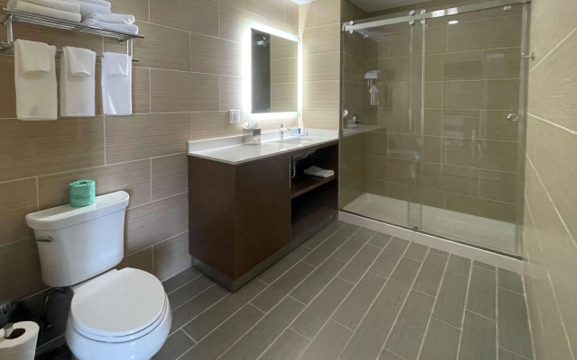 MainStay Suites Bronx - Belmont