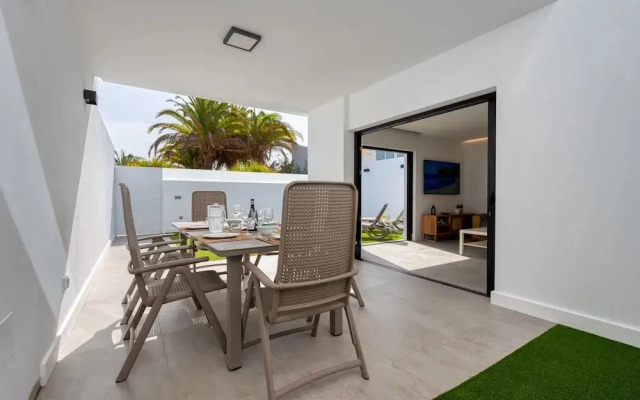 Chalet in Maspalomas With Heated Pool