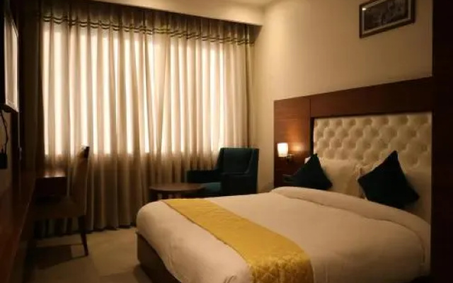 Hotel Highway Inn