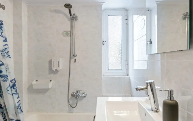 Apartment in Piraeus Near Monastiraki Square