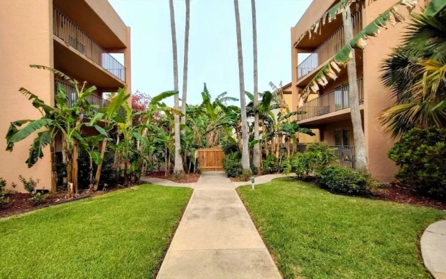 Beachview 105 Minium 2 Bedroom Condo by RedAwning