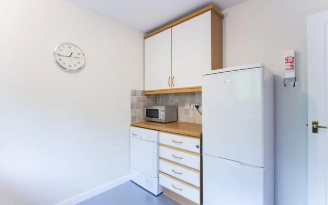 2 Bedroom Flat In Edinburgh