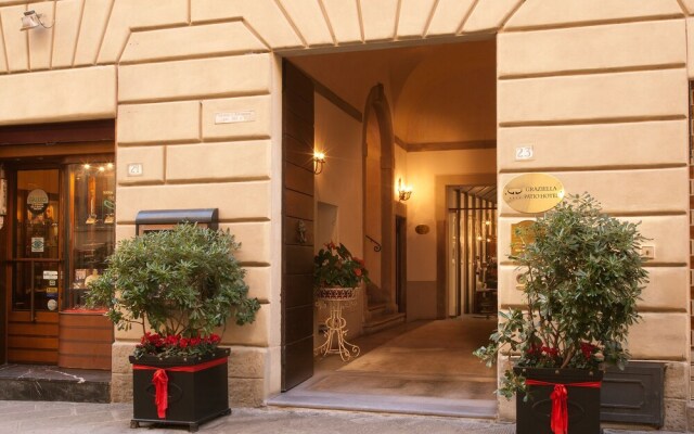 Graziella Patio Hotel Ареццо вид на фасад