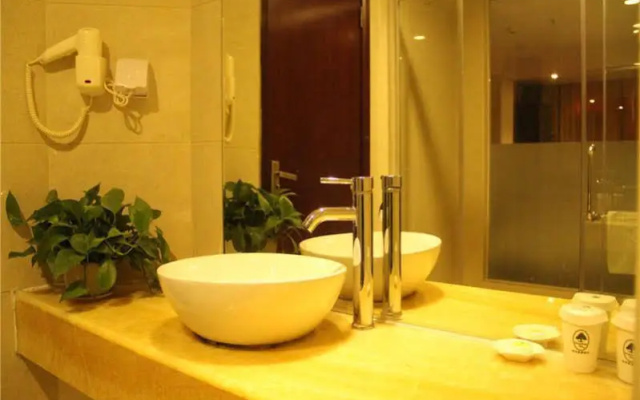 GreenTree Inn Guangzhou Baiyun West Huangshi Road Express Hotel