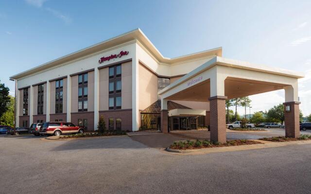 Отель Hampton Inn Meridian вид на фасад