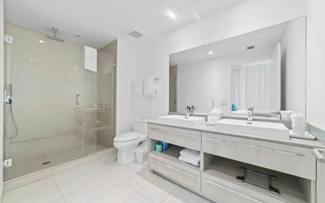 2BR Ocean Penthouse: Private Terrace & Hot Tub