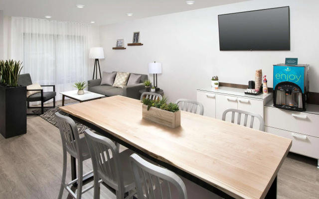 WoodSpring Suites Seattle Redmond