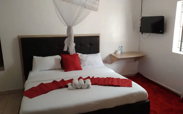White House Lounge & Guest House