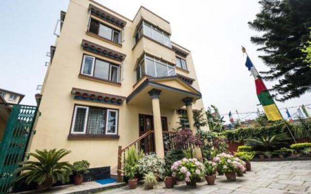 Отель Swayambhu View Guest House Непал, Катманду - отзывы, цены и фото номеров - забронировать отель Swayambhu View Guest House онлайн вид на фасад