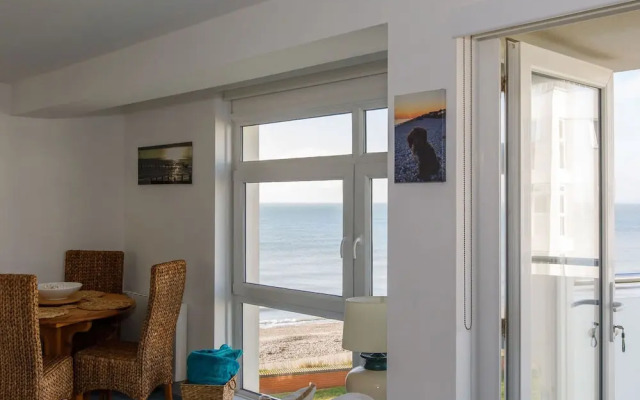 Two Bed Seafront Escape in East Wittering