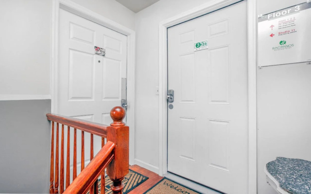 Racpanos Modern Stay on Forrest Street