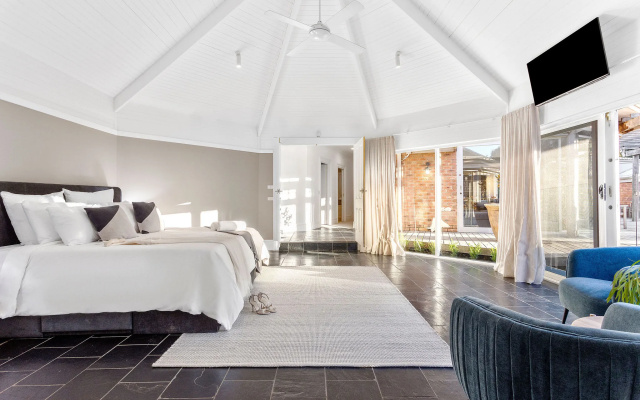 Tranquil Estate With Pool Heated Spa Gardens