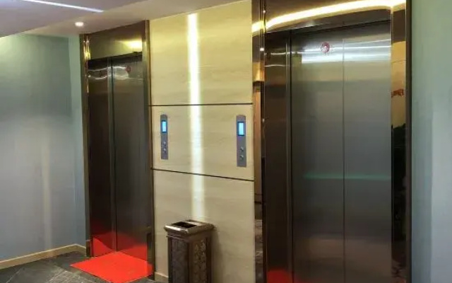 Boyue Fashion Hotel (Jiangmen East Station)