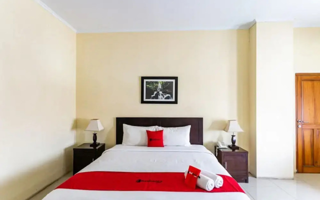 RedDoorz Plus near Alun Alun Karanganyar