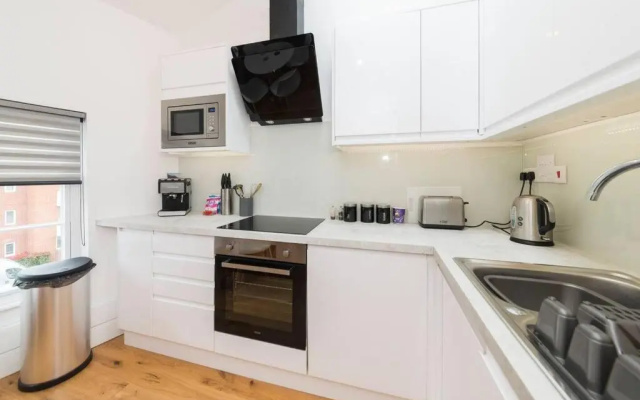 Lovely 1-BDR w/ free parking in central Reading