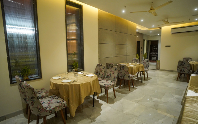 Hotel Lunar Stays