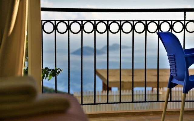 Villa Zumrut 1 by Akdenizvillam