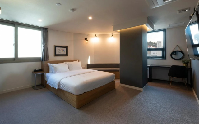 No. 25 Signature Hotel Daecheong