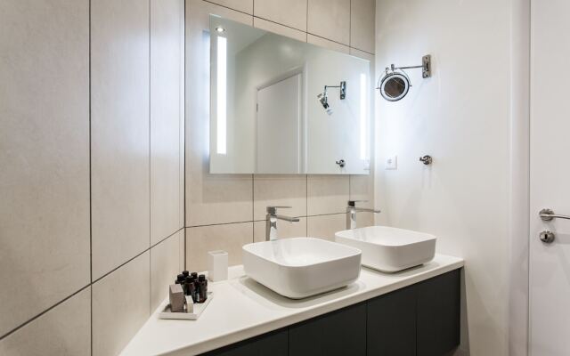 Отель UPSTREET Charming & Comfy 2BD Apt-Acropolis Афины ванная