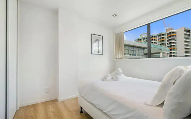 Central two-bedroom apartment close to Spark Arena