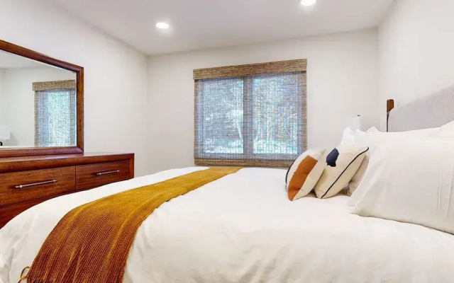 Lakeview Villas #06 3 Bedroom Condo