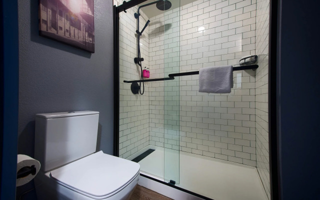 MOXY Minneapolis Uptown