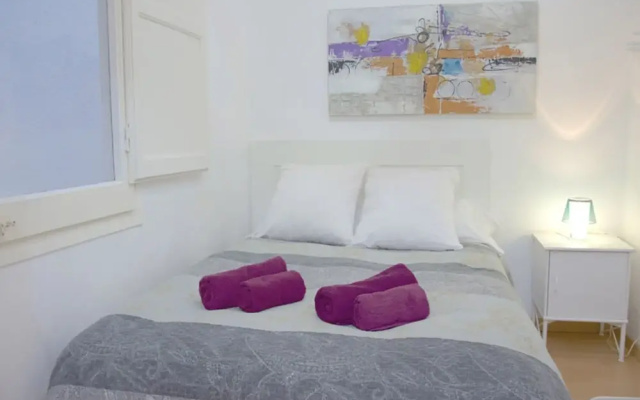 Nice Apartment La Sagrera - In a Very Quiet Area and Well Connected