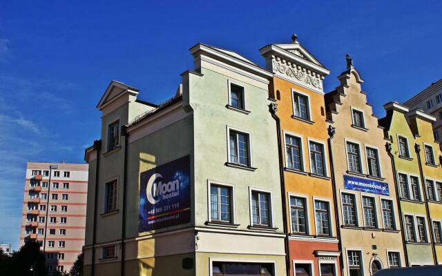 Moon Hostel вид на фасад