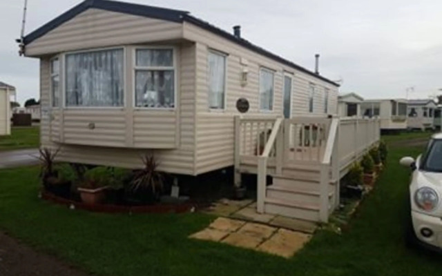 Caravan - Sleeps 8 - Pets Ok - Parking - Site Pool