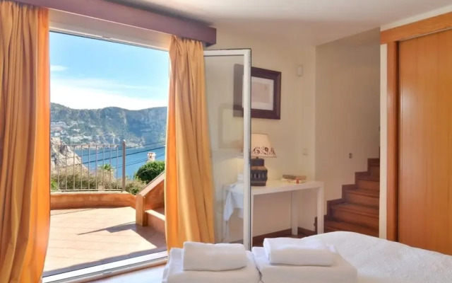 Villa with incredible sea views and pool