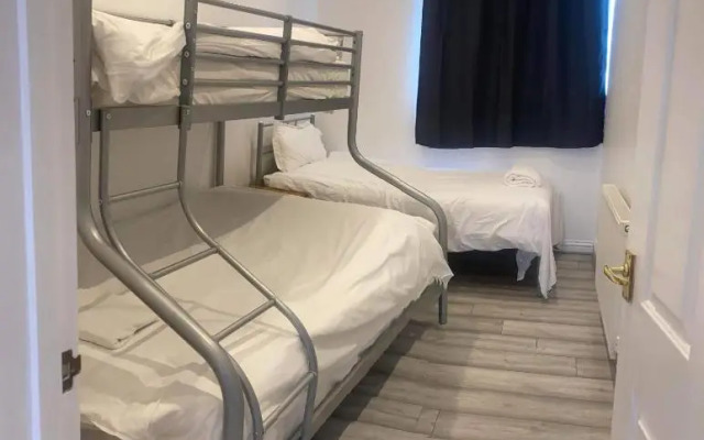 Entire Two Double Bedrooms Flat N4