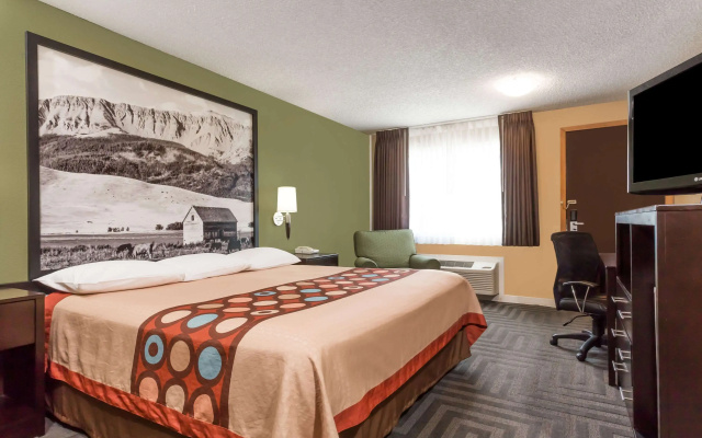 Super 8 by Wyndham LaGrande