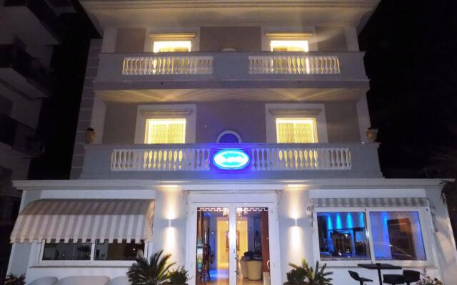 Hotel Villa Del Mare вид на фасад
