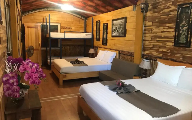 Redhouse Backpacker Hostel