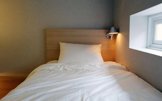 Hotel 8 Hours