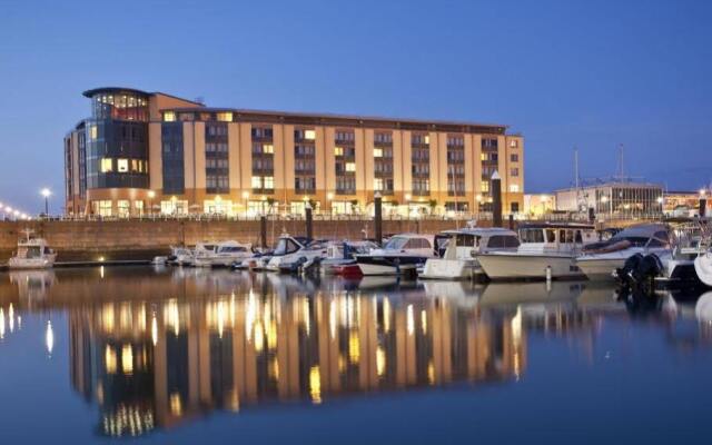 Radisson Blu Waterfront Hotel, Jersey вид на фасад