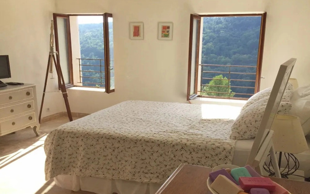 Villa in Ampus With Panoramic Views & Pool