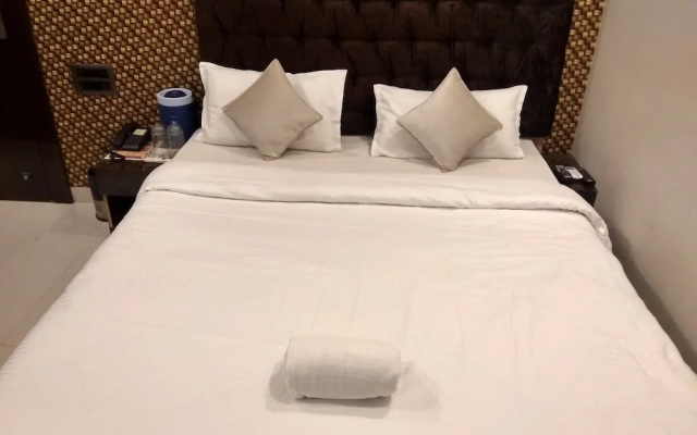 JK Rooms 126 Parashar Legacy - Station