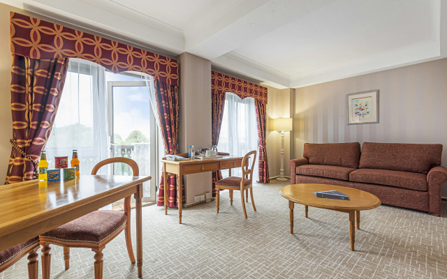 The Coppid Beech Hotel
