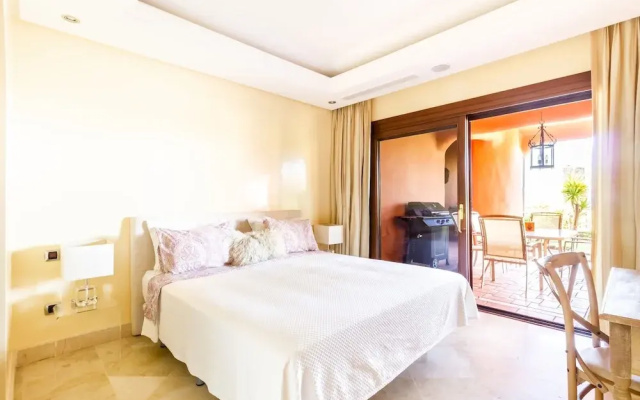 Frontline beach 3 bedroom apartment