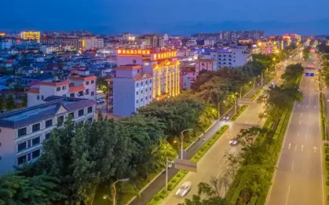 Vienna 3 Good Hotel (Dehong Mangshi Airport Jewelry Town Branch)