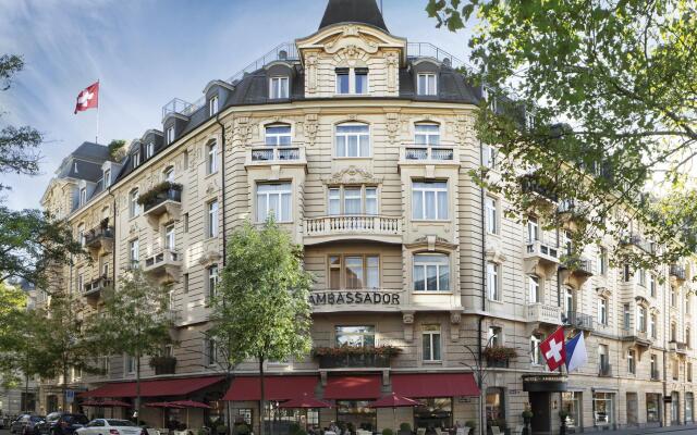 Small Luxury Hotel Ambassador Zürich вид на фасад