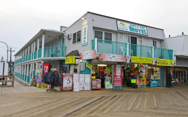 Boardwalk Sand & Surf Inn Oceanfront