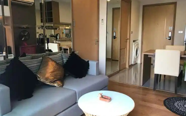 Luxury Condo Sukhumvit 11-13 Asoke Nana nightlife